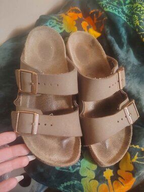 Woman's Size 6  Birkenstock Sandals Good condition pre-owned